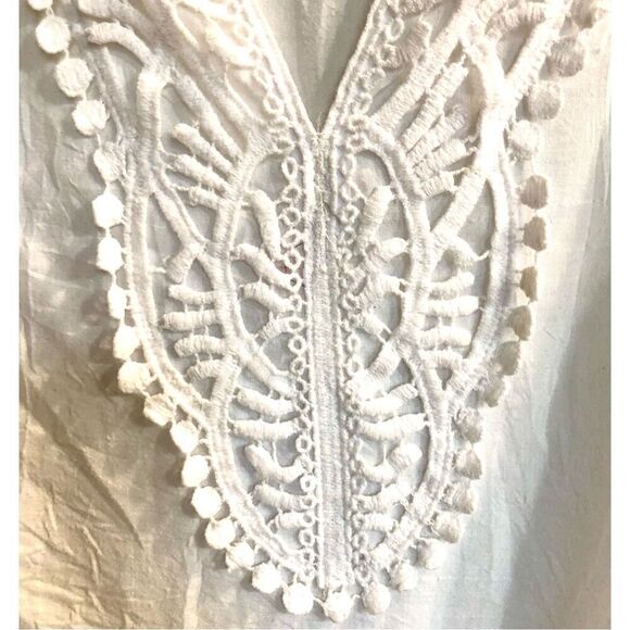 East 5Th - L Sz L Notched Neck 3/4 Sleeve White Embroidered Semi-Sheer Top. EUC - Picture 5 of 11